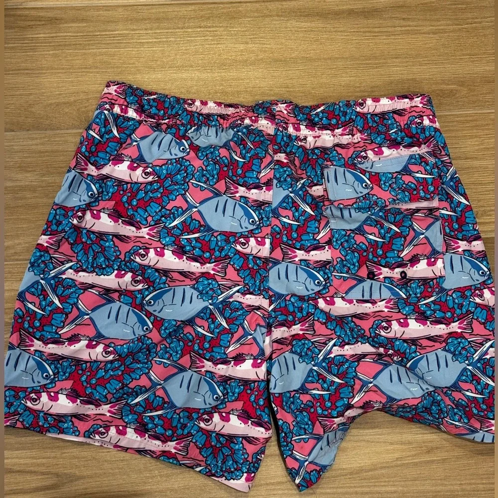 NWOT Vineyard Vines swim trunk